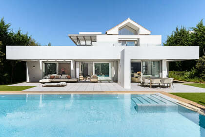 Cluster house for sale in Estepona, Málaga. 