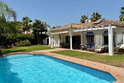 Cluster house for sale in Estepona, Málaga. 