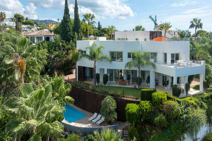 联排别墅 出售 进入 Marbella, Málaga. 