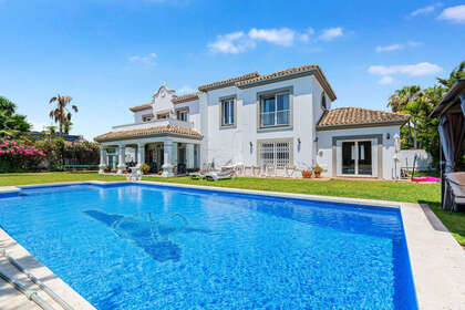 联排别墅 出售 进入 Estepona, Málaga. 