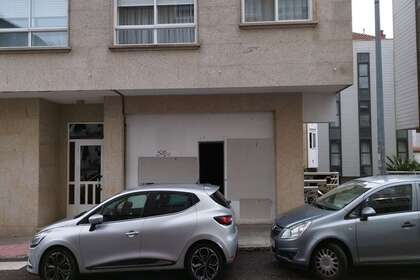 Commercial premise for sale in Calvario, Vigo, Pontevedra. 