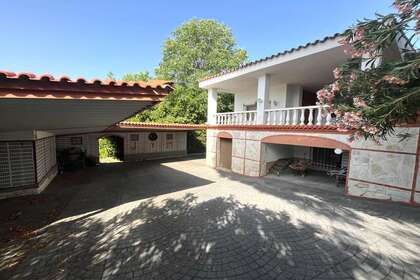 Chalet for sale in Almendralejo, Badajoz. 