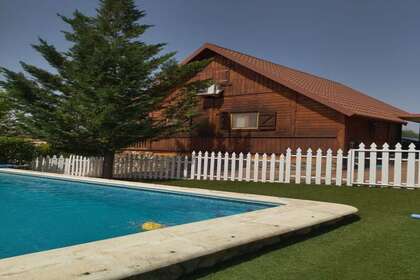 Chalet for sale in Almendralejo, Badajoz. 