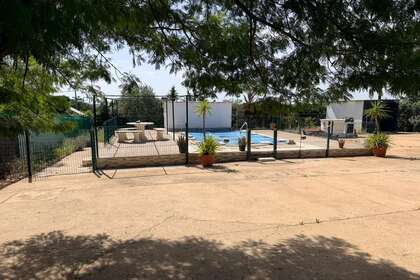 Chalet for sale in Almendralejo, Badajoz. 