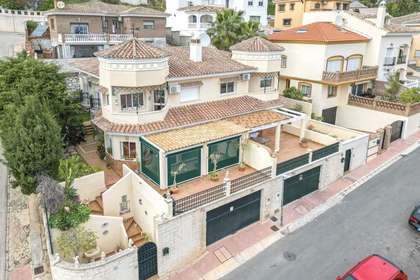 Semi-parcel huse til salg i Benalmadena Pueblo, Benalmádena, Málaga. 