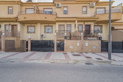 联排别墅 出售 进入 Chauchina, Granada. 