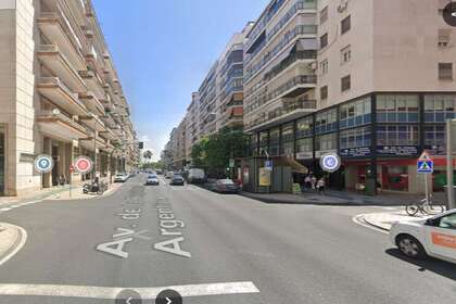 Commercial premise for sale in Republica Argentina, Los Remedios, Sevilla. 