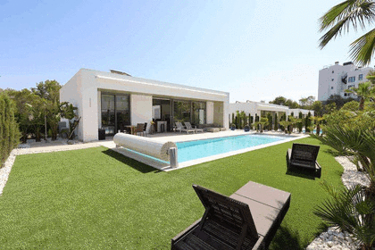 Villa for sale in San Miguel de Salinas, Alicante. 