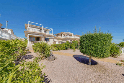 Chalet for sale in Orihuela-Costa, Alicante. 