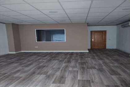 Commercial premise for sale in Centro, Bailén, Jaén. 