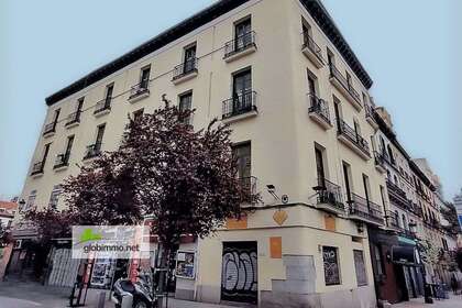 Building for sale in Madrid. 