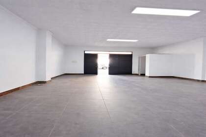 Commercial premise in Avda. Vivar Téllez, Vélez-Málaga. 