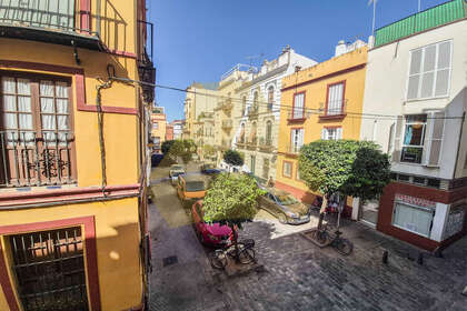 Flat for sale in Feria, Casco Antiguo, Sevilla. 