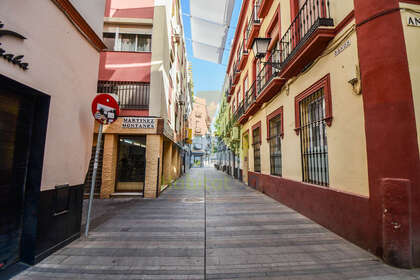 Flat for sale in San Vicente, Casco Antiguo, Sevilla. 