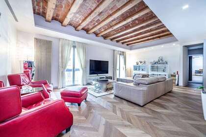 Flat for sale in Barcelona. 