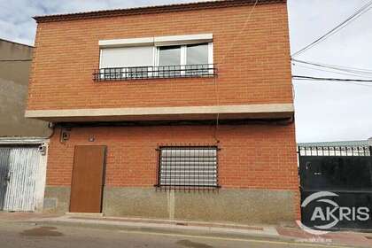 Townhouse for sale in Madrid. 