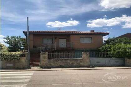 House for sale in Venturada, Madrid. 