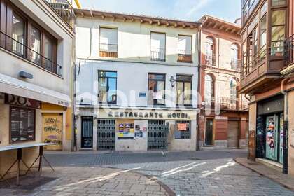 House for sale in León. 