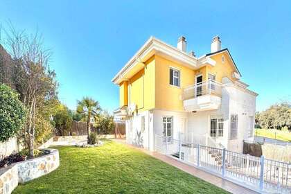 House for sale in Quijorna, Madrid. 