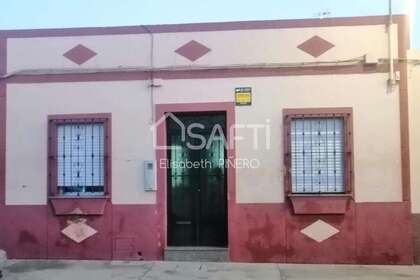 Řadový dům na prodej v Montijo, Badajoz. 