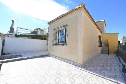 Řadový dům na prodej v Torrevieja, Alicante. 