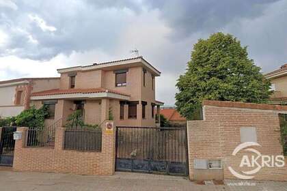House for sale in Torrelaguna, Madrid. 