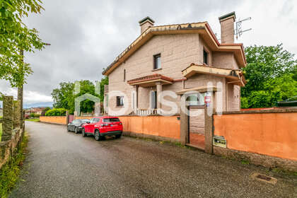 House for sale in Tui, Pontevedra. 