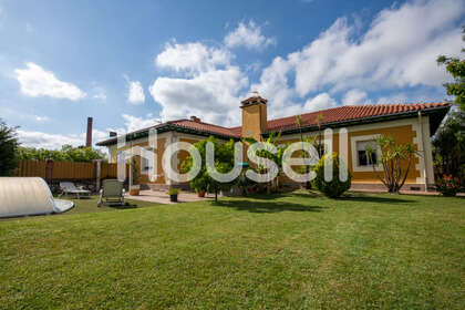 House for sale in Torrelavega, Cantabria. 