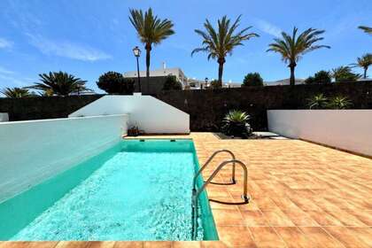 Townhouse for sale in Lanzarote. 