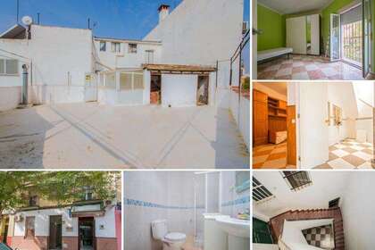 House for sale in Sevilla. 