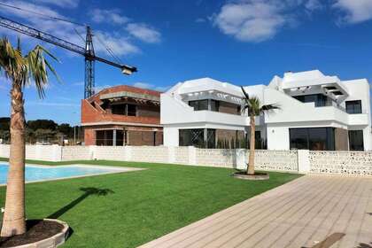 House for sale in Pilar de la Horadada, Alicante. 