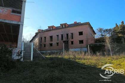 Building for sale in Venturada, Madrid. 