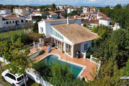 House for sale in Empuriabrava, Girona. 