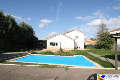 House for sale in Valdetorres de Jarama, Madrid. 