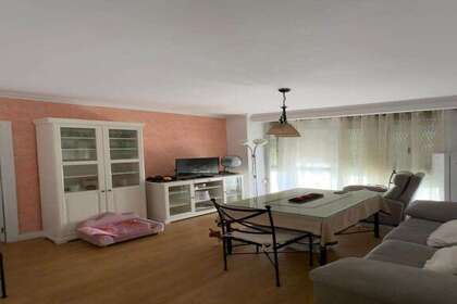 Flat for sale in Sevilla. 