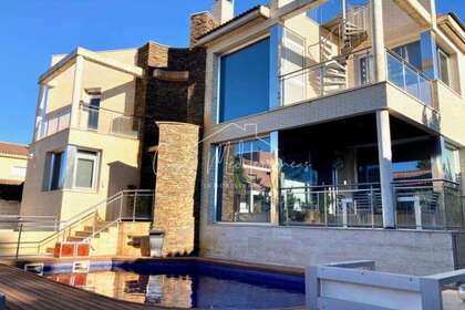 House for sale in Cambrils, Tarragona. 