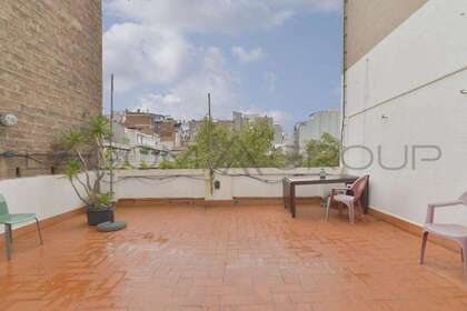 Flat for sale in Barcelona. 