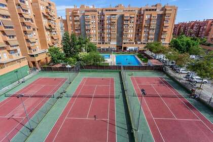 Flat for sale in Sevilla. 