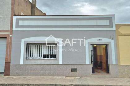 Cluster house for sale in Montijo, Badajoz. 