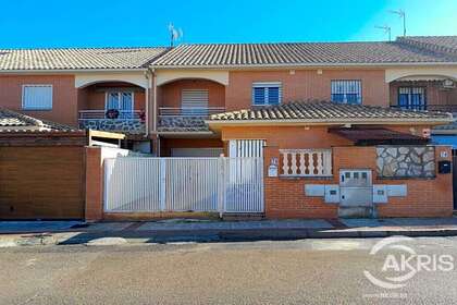 Cluster house for sale in Yuncos, Toledo. 