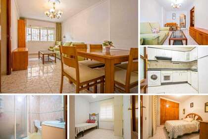 Flat for sale in Sevilla. 