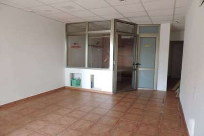 Obchodní prostory na prodej v Aguadulce, Almería. 