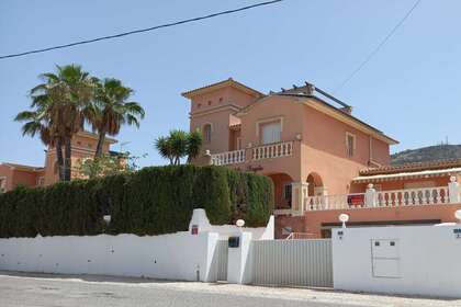 Řadový dům na prodej v Albir, Alicante. 