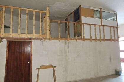 Handelspanden verkoop in Villena, Alicante. 