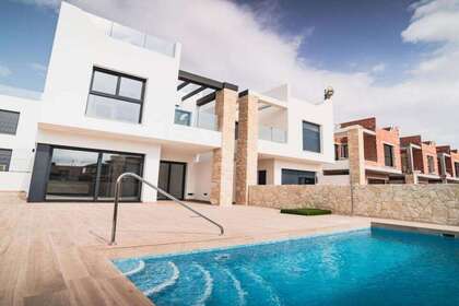 Дом Продажа в Pilar de la Horadada, Alicante. 