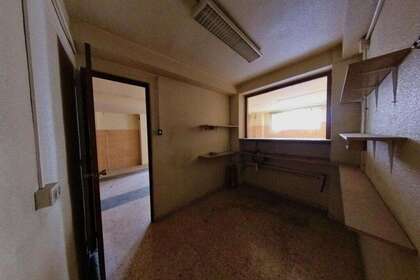 Commercial premise for sale in Elda, Alicante. 