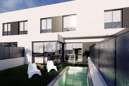 Cluster house for sale in Casarrubuelos, Madrid. 