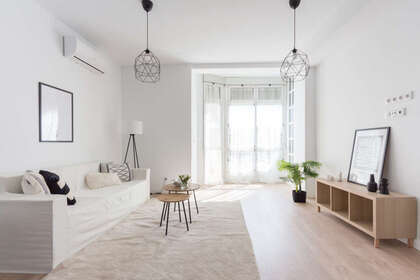 Flat for sale in Sevilla. 