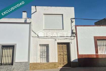 Chalet Adosado venta en Montijo, Badajoz. 