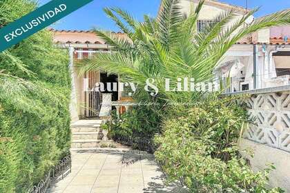 House for sale in Empuriabrava, Girona. 